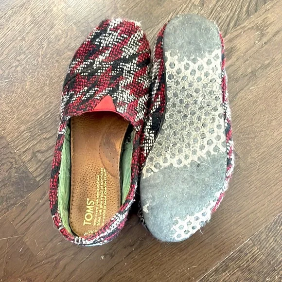 Toms - Picture 2 of 2